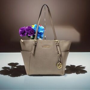 Michael Kors Jet Set Taupe Gray Leather Outside Pockets Zip Closure Shoulder Bag